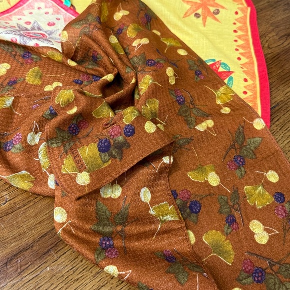 Vintage Guess & Benetton Scarves Lot, Autumn Berry Print & Retro Starburst - Picture 6 of 10
